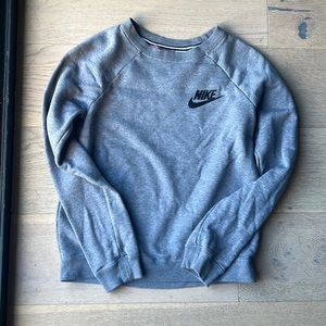 Nike womens xs grey sweatshirt. In great condition!